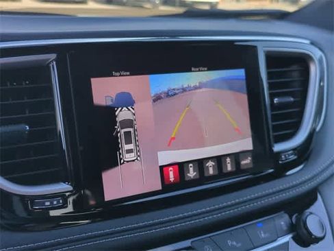 New 2026 Chrysler Pacifica Select image 40