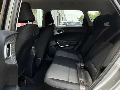 Used 2025 Kia Soul LX w/ LX Technology Package FWD image 11