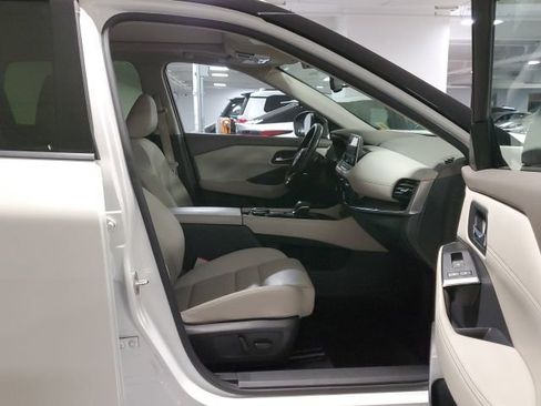 Used 2023 Nissan Rogue SL AWD/4WD image 25