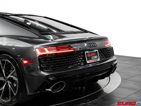 Used 2021 Audi R8 V10 w/ Premium Package RWD image 17