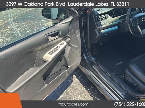 Used 2012 Toyota Camry SE w/ Leather Pkg FWD image 21