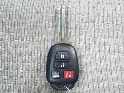 Used 2012 Toyota Camry LE FWD image 29