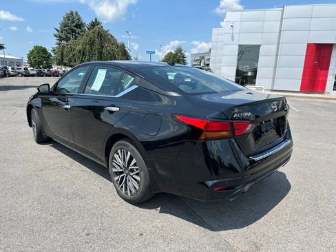 Used 2023 Nissan Altima 2.5 SV w/ SV Premium Package AWD/4WD image 3