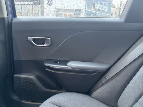 New 2025 Kia K4 LXS image 24