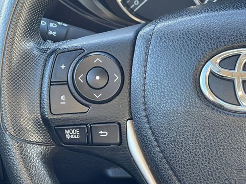 Used 2014 Toyota Corolla LE image 26