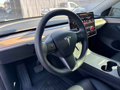 Used 2025 Tesla Model Y Long Range RWD image 10