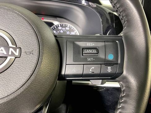 Used 2024 Nissan Pathfinder SV image 28