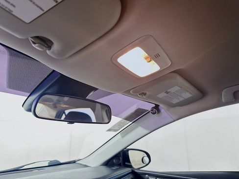 Used 2019 Toyota Corolla LE FWD image 18