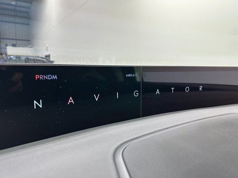 Used 2025 Lincoln Navigator Reserve AWD/4WD image 32