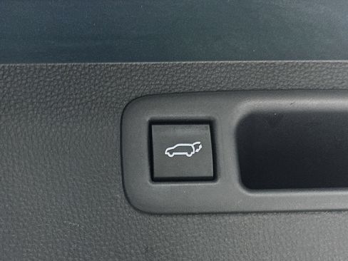 Used 2021 Toyota Highlander XLE FWD image 30
