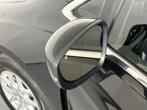 Used 2023 Chrysler Pacifica Touring-L FWD image 14
