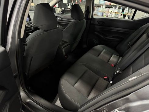 Used 2024 Nissan Altima 2.5 SV image 18