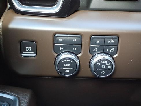 Used 2024 GMC Sierra 1500 Denali w/ Denali Reserve Package AWD/4WD image 12