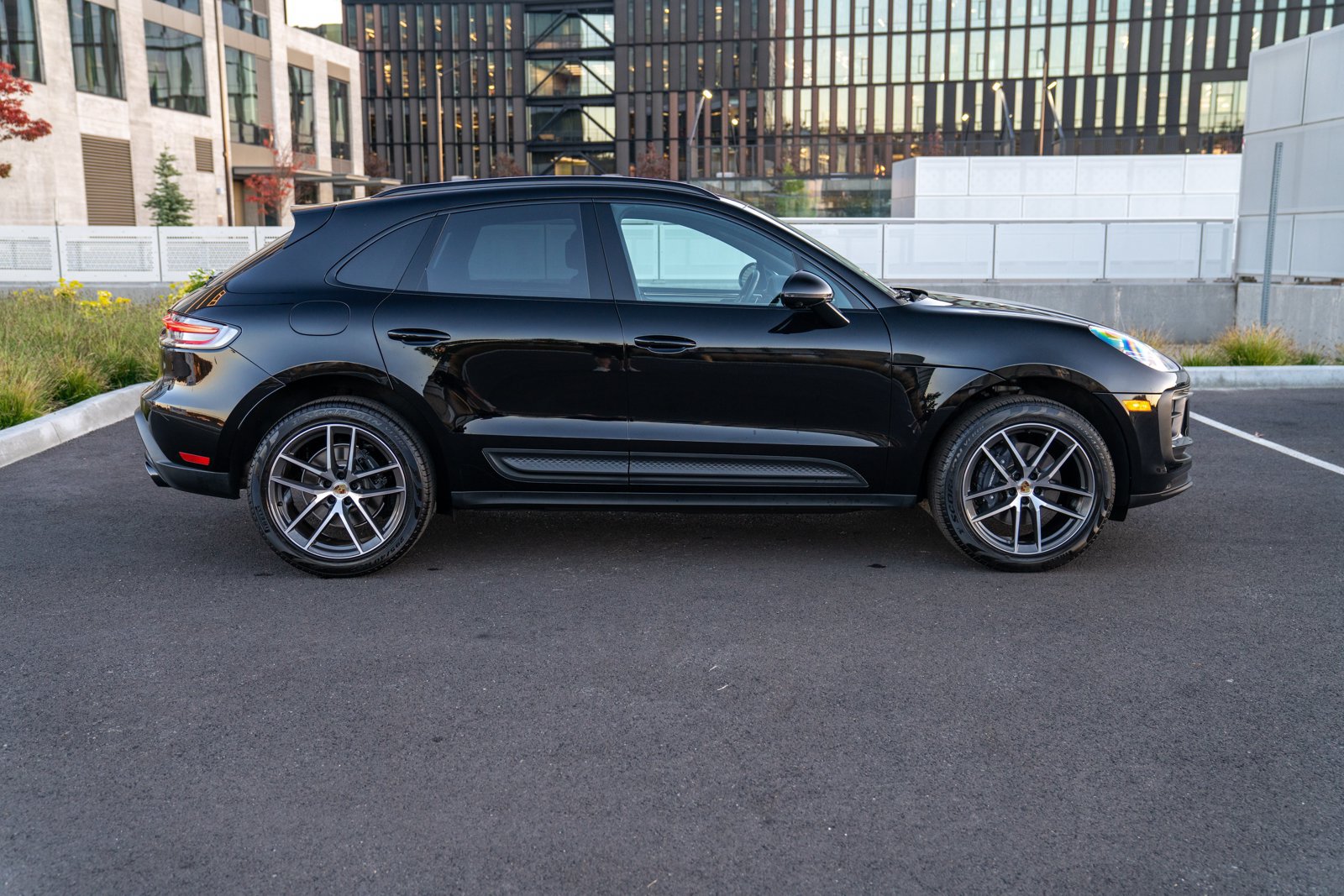 Certified 2026 Porsche Macan Turbo AWD/4WD image 8