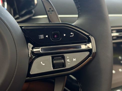 New 2026 Aston Martin V8 Vantage Convertible RWD image 14
