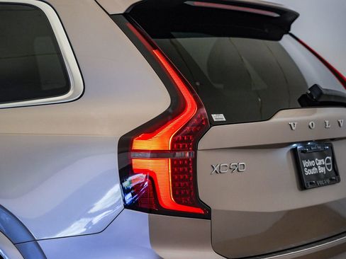Certified 2026 Volvo XC90 T8 Plus w/ Protection Package Premier AWD/4WD image 12