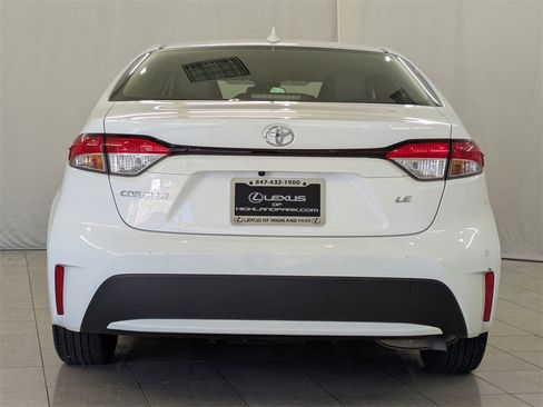 Used 2021 Toyota Corolla LE image 8