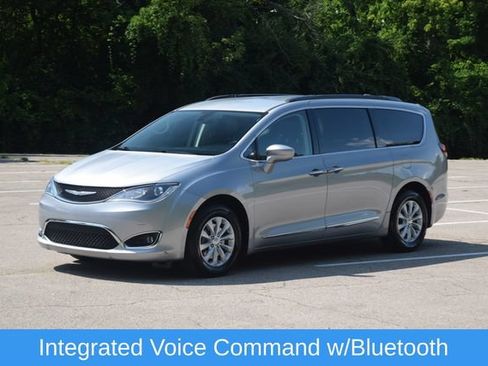 Used 2017 Chrysler Pacifica Touring-L FWD image 22