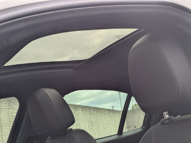 Used 2025 Alfa Romeo Giulia AWD image 16