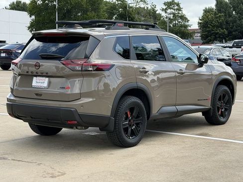 Used 2025 Nissan Rogue SV AWD/4WD image 4