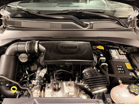 Used 2024 Jeep Compass Latitude image 11