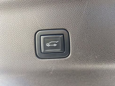 Used 2023 GMC Yukon SLT RWD image 11
