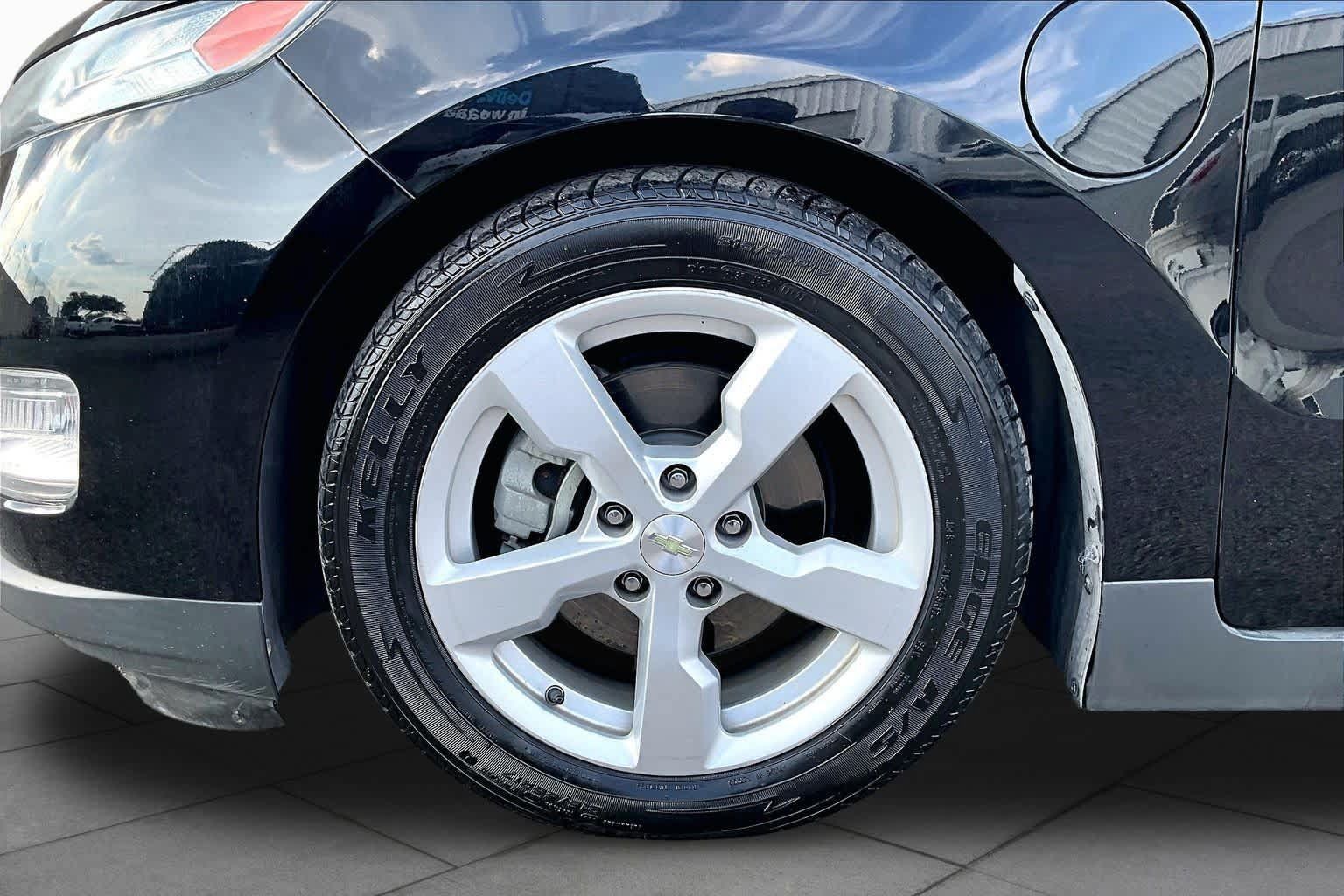 Used 2014 Chevrolet Volt w/ Enhanced Safety Package 2 FWD image 11