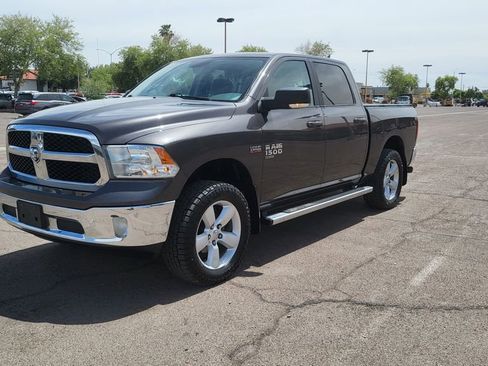 Used 2019 RAM 1500 Classic SLT w/ Luxury Group AWD/4WD image 4