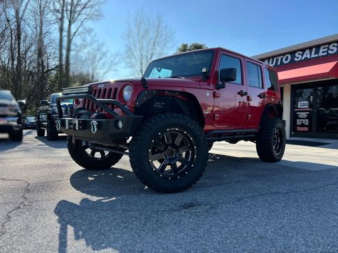Used 2014 Jeep Wrangler Unlimited Sahara image 4