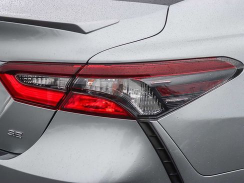 Used 2021 Toyota Camry SE image 8