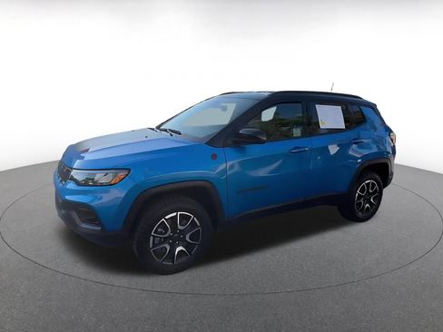 Used 2025 Jeep Compass Trailhawk AWD/4WD image 8