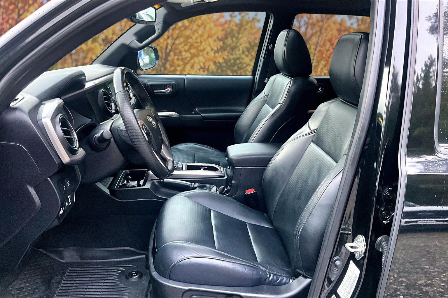 Used 2021 Toyota Tacoma Limited w/ Nightshade Package AWD/4WD image 28