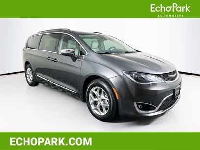 Used 2017 Chrysler Pacifica Limited w/ Advanced Safetytec Group