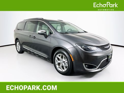Used 2017 Chrysler Pacifica Limited w/ Advanced Safetytec Group image 1