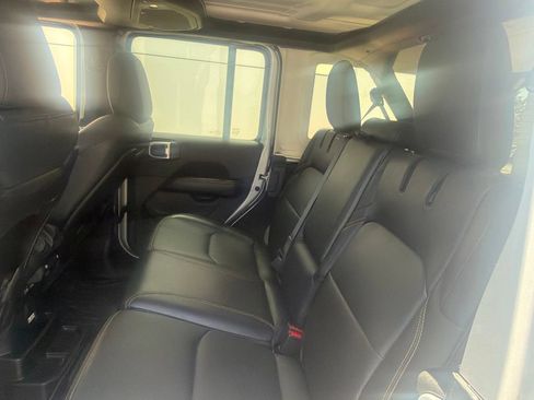 Used 2024 Jeep Wrangler Unlimited Sahara AWD/4WD image 8