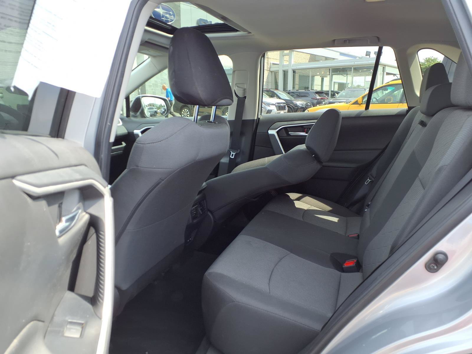 Used 2022 Toyota RAV4 XLE w/ Convenience Package FWD image 19