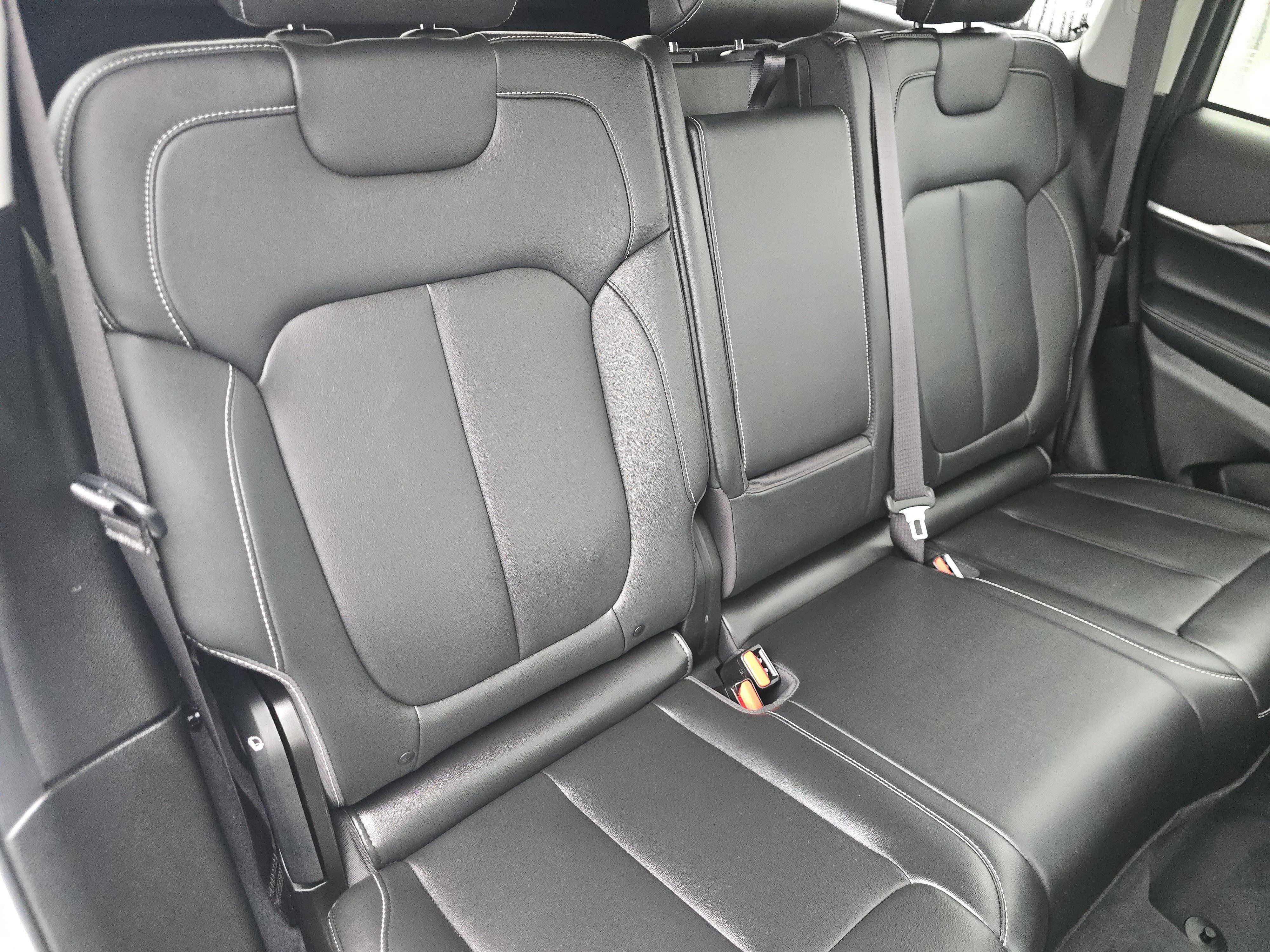 Used 2023 Jeep Grand Cherokee Limited AWD/4WD image 19