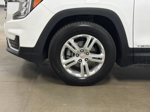 Used 2024 GMC Terrain SLE AWD/4WD image 11