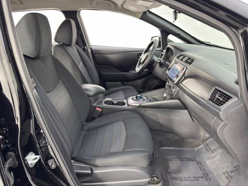 Used 2025 Nissan Leaf S image 14