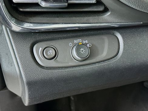 Used 2025 Buick Envista Preferred image 17