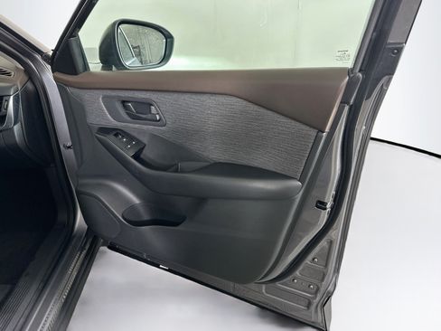 Used 2023 Nissan Rogue S AWD/4WD image 30