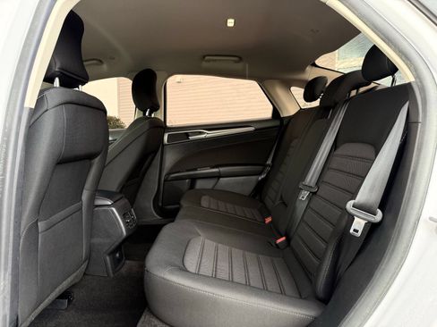 Used 2019 Ford Fusion SE FWD image 15