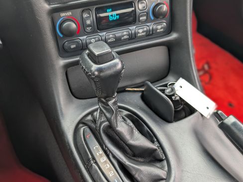 Used 2004 Chevrolet Corvette Convertible w/ Preferred Equipment Group image 26