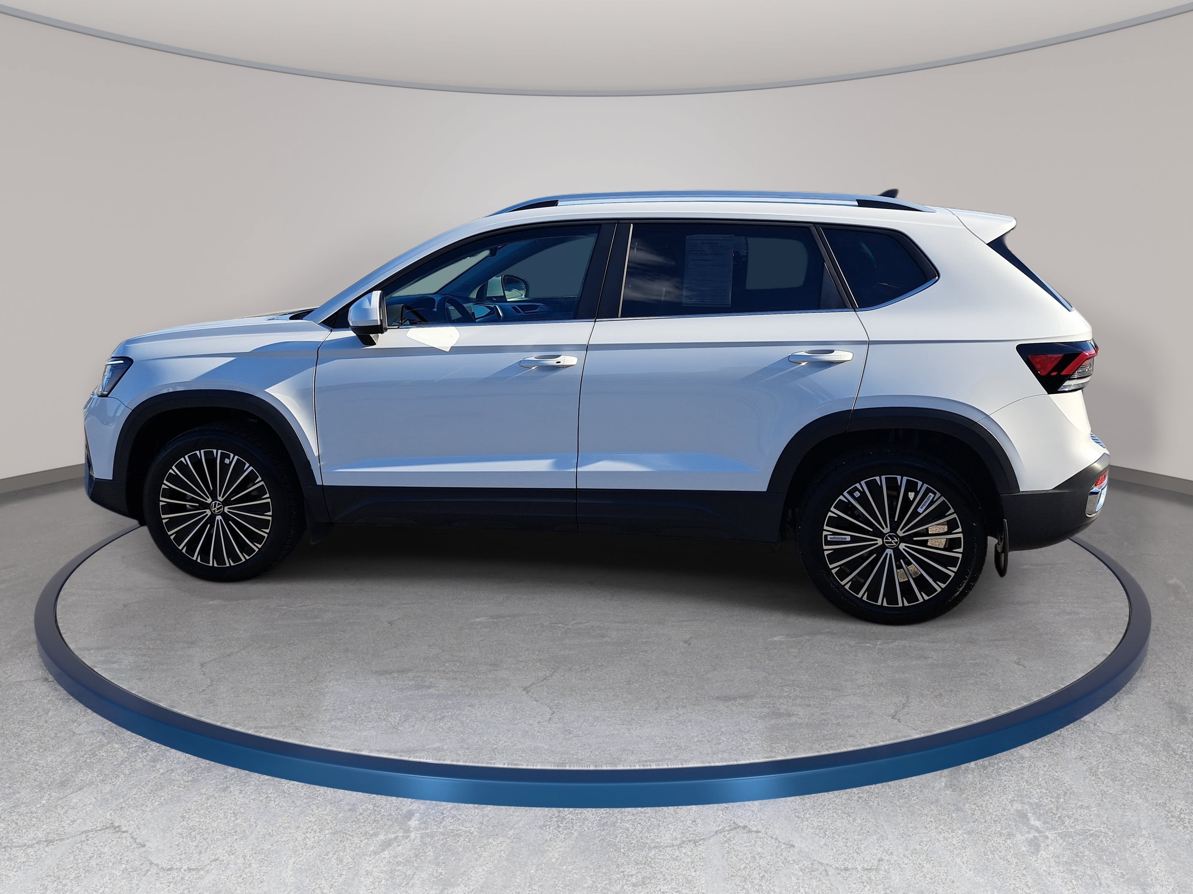 Certified 2026 Volkswagen Taos SE FWD image 8