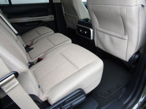 Used 2024 Ford Expedition XLT image 19