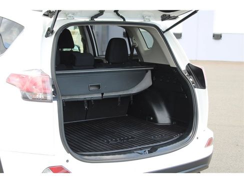 Used 2018 Toyota RAV4 LE w/ All Weather Liner Package AWD/4WD image 30