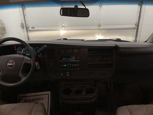 Used 2017 GMC Savana 2500 RWD image 10