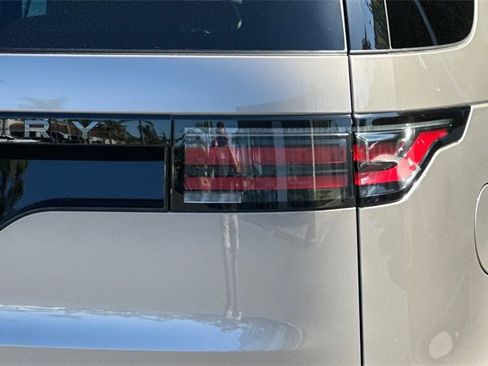 New 2025 Land Rover Discovery Dynamic SE image 26