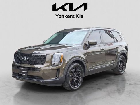 Certified 2022 Kia Telluride EX w/ EX Premium Package AWD/4WD image 2