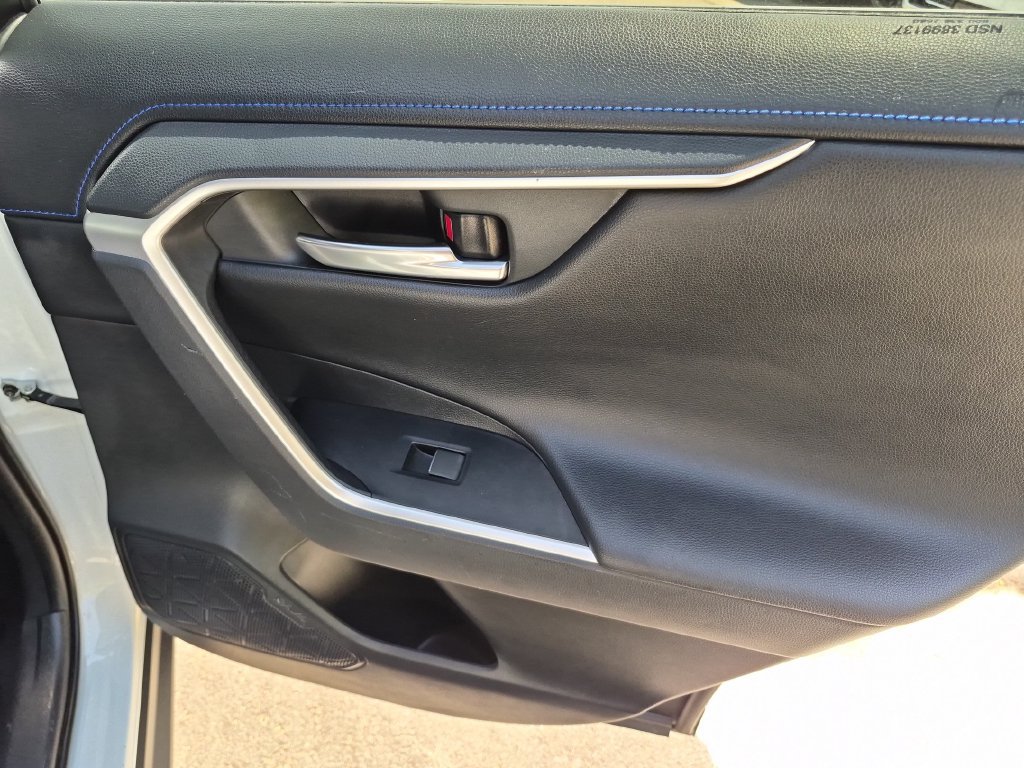 Used 2020 Toyota RAV4 XSE w/ Carpet Mat Package AWD/4WD image 17